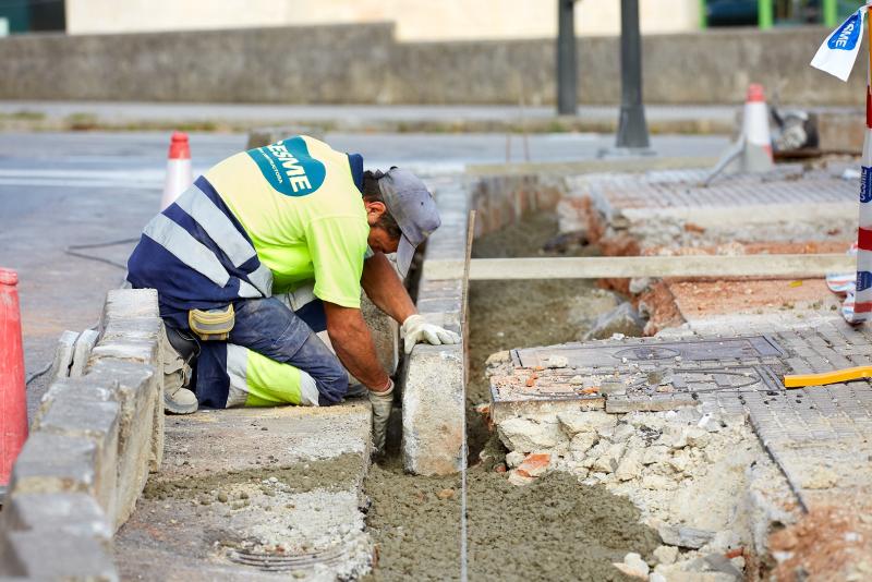 Reparación del pavimento de la calle Cabruñana entre La Cámara y Sánchez Calvo